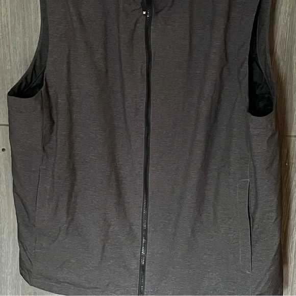 32 Degrees vest - Picture 3 of 9